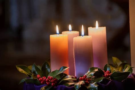 Advent candles purple Stock Photos, Royalty Free Advent candles purple ...