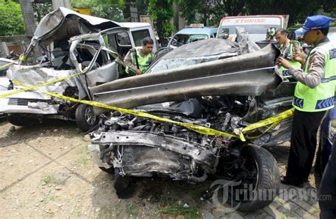 Kecelakaan Maut Di Tol Jagorawi Foto 30 781642 Tribunnews