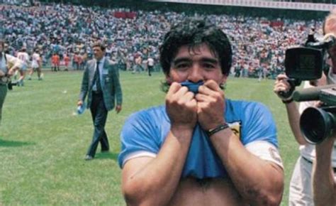 Felizcumplediego Maradona Cumple Años Y Los Amantes Del Fútbol Lo Recordaron De La Mejor Manera