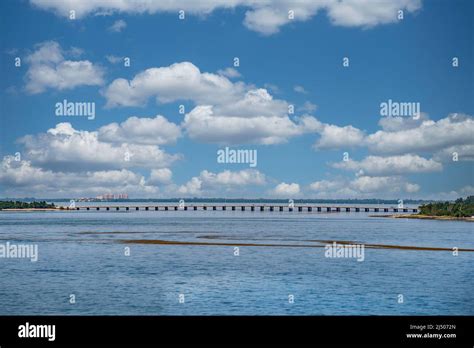 Rickenbacker Causeway leading to Virginia Key and Key Biscayne across ...