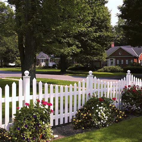 Top 12 Amazing Picket Fence Designs - Jay Fencing