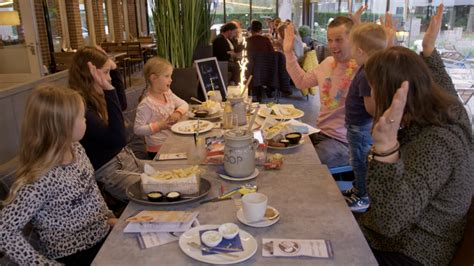 Waar Doen Ze Het Van Familie De Groot Geeft Geen Fooi In Het