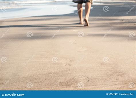 Empreintes De Pas En Sable Humide De Plage Image Stock Image Du Plage