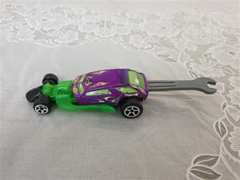 Hot Wheels Tamirci Anahtari Ile De Kullan Labilen Mor Ye Il Renk Araba Oyuncak