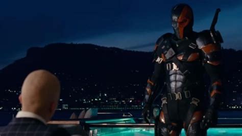 Le Plastron De Deathstroke Joe Manganiello Dans Les Credit Scenes De