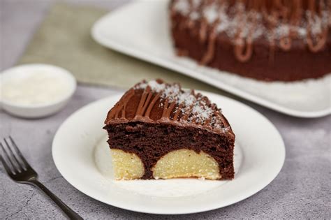 Torta Con Tartufini Al Cocco E Cioccolato La Ricetta Del Dolce Goloso