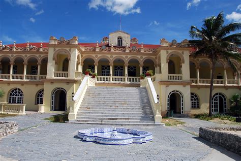 Club Habana The Old Havana Yacht Club Which Is Now A Touri Flickr