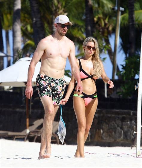 Una Healy Sexu Bikini Photos The Fappening