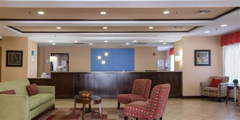 Hotel in Newington, CT near Hartford | Holiday Inn Express Newington