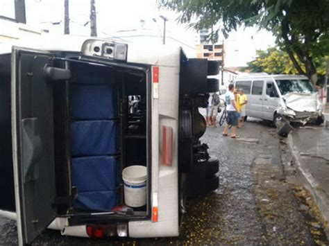 G Micro Nibus Tomba Ap S Colis O Van E Deixa Motorista Ferido