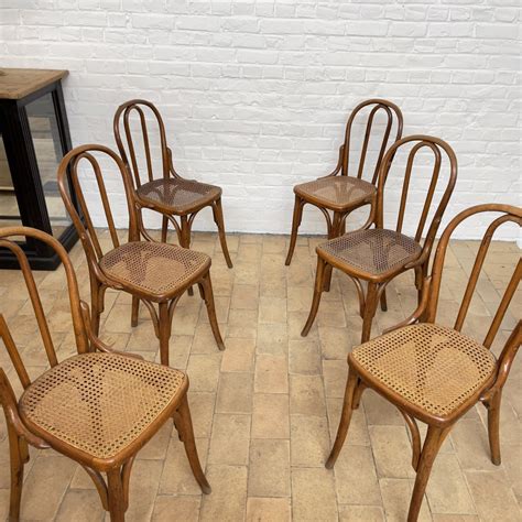 Ensemble De Chaises De Bistrot En Bois Et Cannage