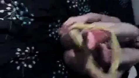 British Amateur Gives Blowjob Xhamster