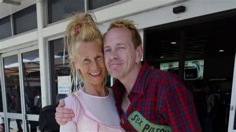 Sex Pistol S John Lydon Breaks Down On Stage While Speaking About Wife Nora S Final Moments