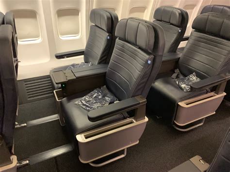 Review United Airlines 757 300 First Class Honolulu To Los Angeles Live And Lets Fly