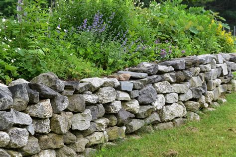 Gartenmauer bauen Aufgaben Bautechniken im Überblick