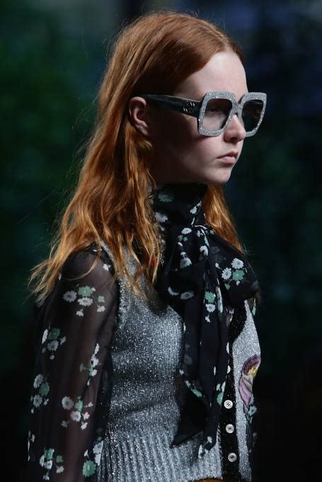 Gucci Le Mappe I Motivi Che Si Incrociano E Il Nude Look Delle Hipster Corriere It