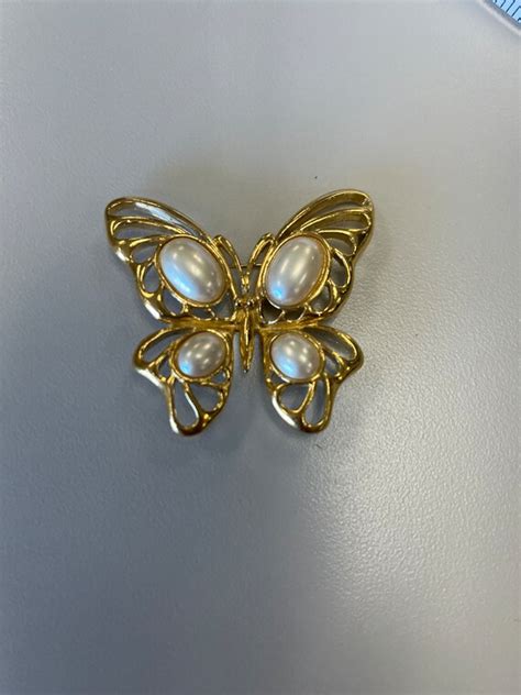 Trifari Tm Faux Pearl Butterfly Brooch Mint Condition Gem