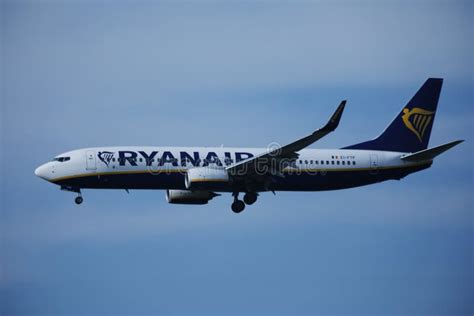 Ryanair Plane In The Sky Landing Editorial Image Image Of Arrive