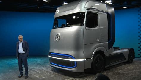 Daimler's new Hydrogen truck revealed 'GenH2' : r/electricvehicles