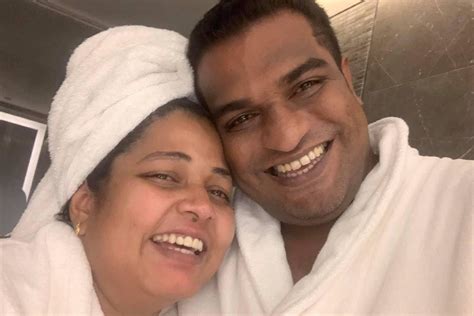 വിജയകരമായ എട്ടാം കൊല്ലം ഭാര്യക്കൊപ്പമുള്ള ചിത്രവുമായി ദിലീഷ് പോത്ത