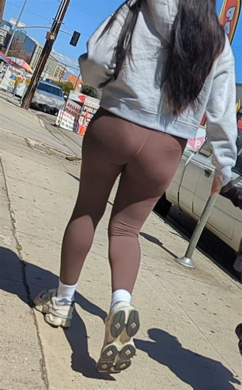 Latina MILF With VPL OC Spandex Leggings Yoga Pants Forum