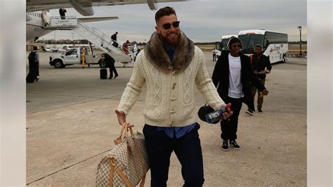 Travis Kelce Clothes / Travis kelce of the kansas city chiefs carries ...