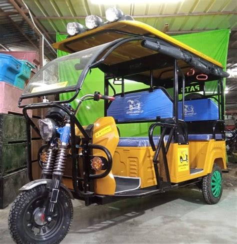 W Electric Rickshaw Three Wheeler At Rs Nutangram