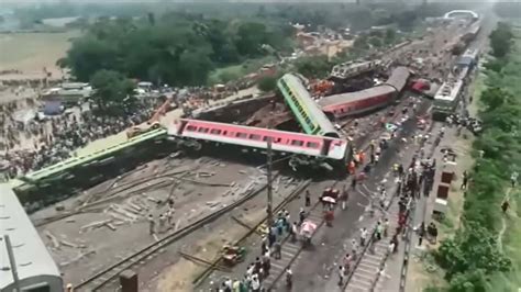 Acidente De Trem Na Ndia Deixa Mortos E Feridos