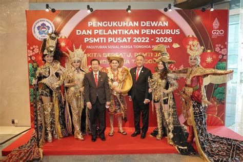 Mengenakan National Costume Putra Putri Binaan Yayasan EL JOHN