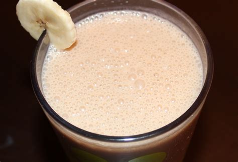 Erdnussbutter Bananen Proteinshake Makemuscles