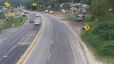 Mogi Bertioga tem tráfego intenso sentido cidade descida para litoral