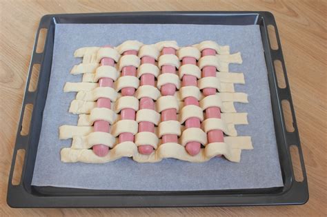 Пирог с сосисками