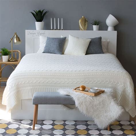 Плед на кровать в спальню (63 фото)