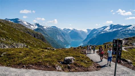 Hiking Trails at Mt. Hoven (1011 m.) | Loen Skylift