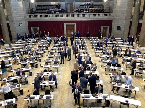 MO House debates, adopts new dress code for women – Newstalk KZRG