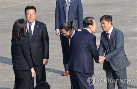 출국길 오르는 尹대통령오늘부터 엿새간 첫 동남아 순방 وكالة يونهاب للانباء