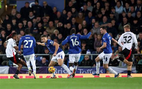 Everton Player Ratings Vs Fulham Beto Proves To Be The Hero But Woeful