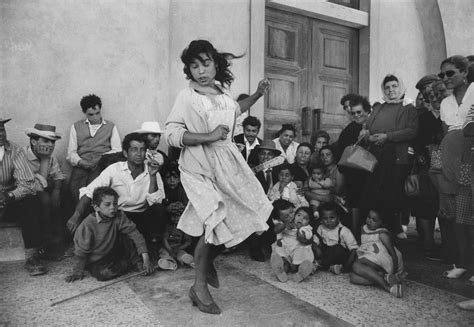 SAINTES MARIES DE LA MER EN 1960SABINE WEISS SAINTES MARIES DE LA MER