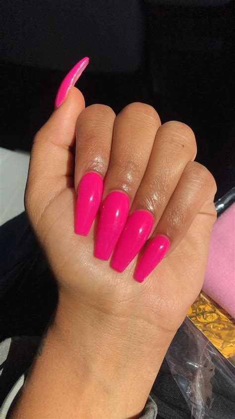 𝐏𝐢𝐧 𝐛𝐫𝐚𝐭𝐬𝐝𝐨𝐥𝐥𝐬🦋 Long Acrylic Nails Long Nails Pink Acrylic Nails