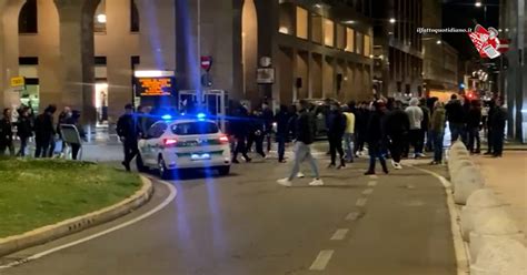 Varese Gli Ultras Cercano Di Impedire I Festeggiamenti Dei Tifosi Del