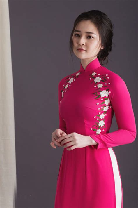 Không cần sexy hot girl Đà Nẵng vẫn cuốn hút bất ngờ với áo dài xuân