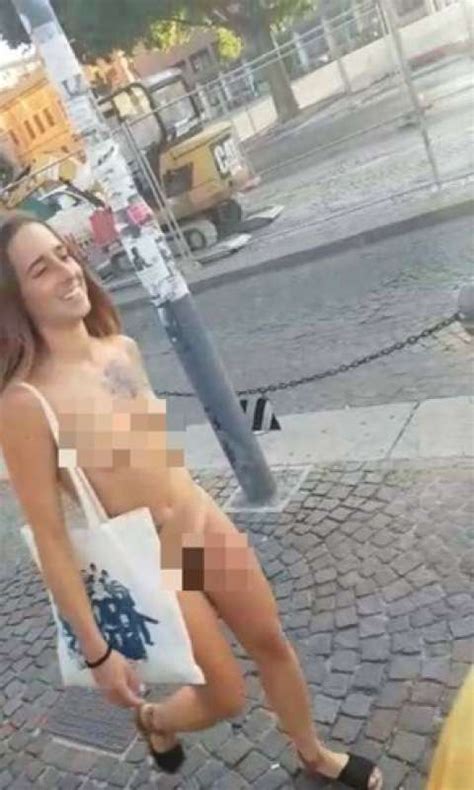 Ragazza Nuda Per Le Strade Di Bologna Dago Fotogallery