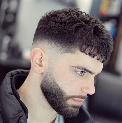 Coupe De Cheveux Courte Homme Et Femme