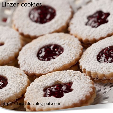 Clipe Dulci Si Parfumate Biscuiti Linzer Cu Gem De Zmeura Linzer Cookies