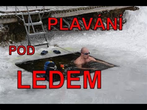 Plavaní pod ledem v plavkách na nádech YouTube