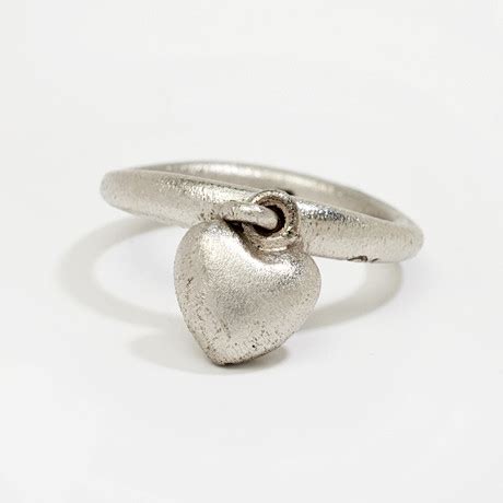 OLE LYNGGAARD Love Ring 18 K Vitguld Satinerad Design Charlotte