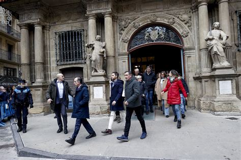 Fotos Entrada Y Salida De Los Grupos Municipales Del Ayuntamiento De