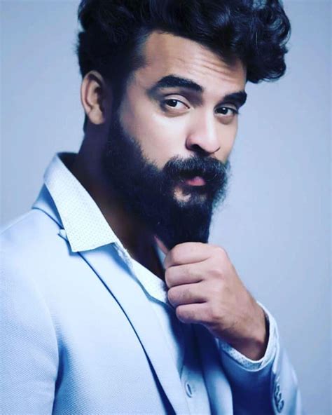 Tovino Thomas Hd Wallpapers Top Free Tovino Thomas Hd Backgrounds