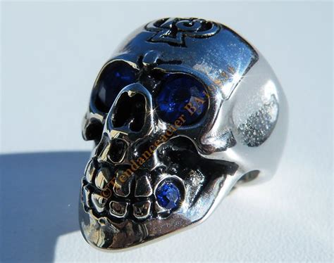 Bague Chevaliere Tete de Mort Skull Acier Inoxydable Argenté Yeux