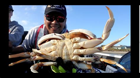 Crabbing On The Oregon Coast Catching Big Crab With A Crab Hawk